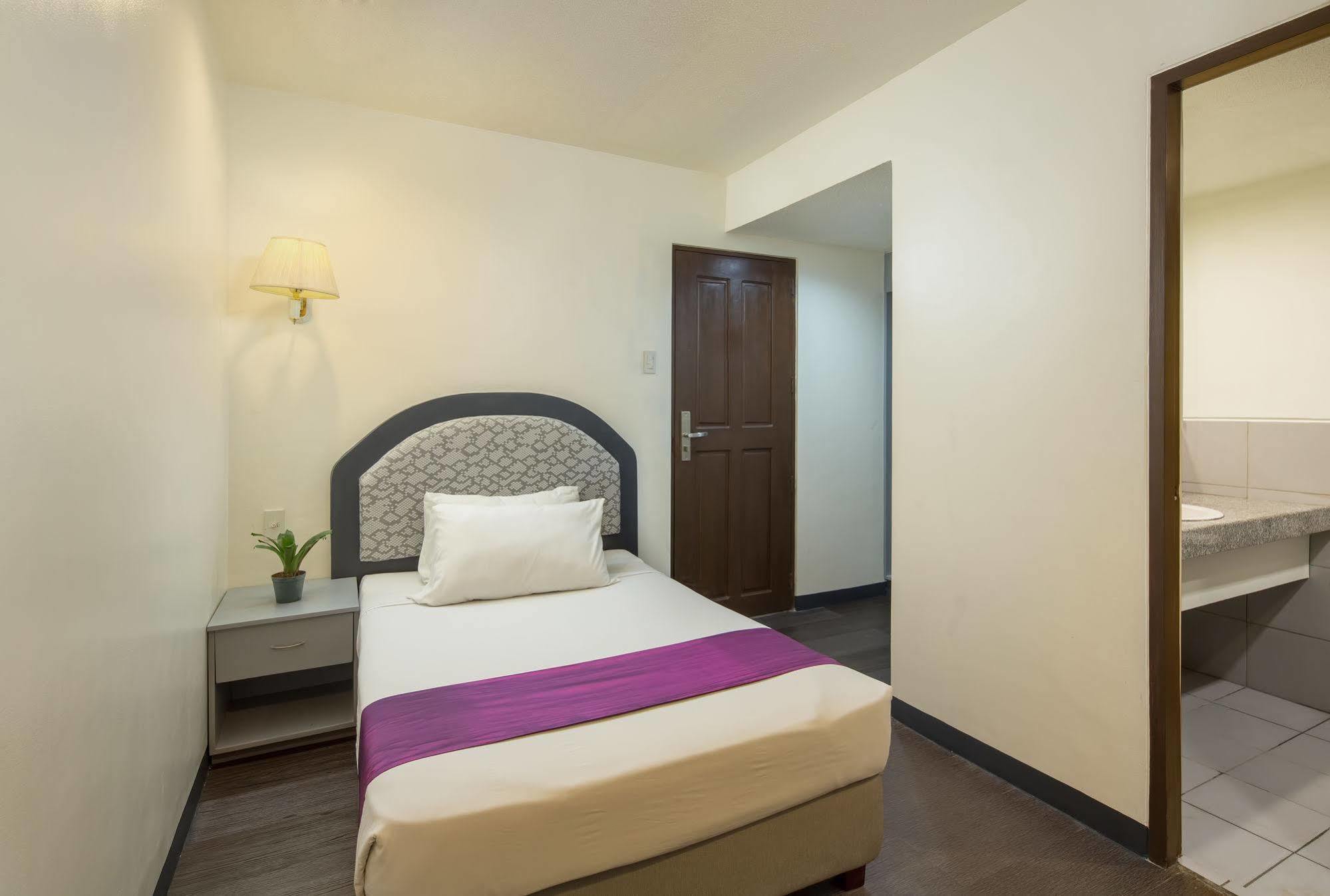 V Hotel Манила Экстерьер фото